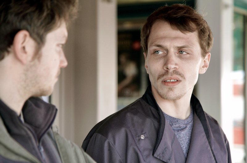 Rückkehr in die Bretagne – Bild: Philippe Lioret /​ Kevin (Kévin Azaďs, re.) ist der Sohn von Manous Putzfrau.