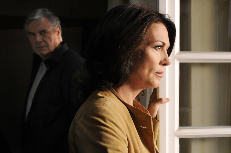 Uli (Peter Simonischek, l.) und Vera (Iris Berben, r.). – Bild: ZDF und Rainer Bajo Uli (Peter Simonischek, l.) und Vera (Iris Berben, r.). – Bild: ZDF und Rainer Bajo