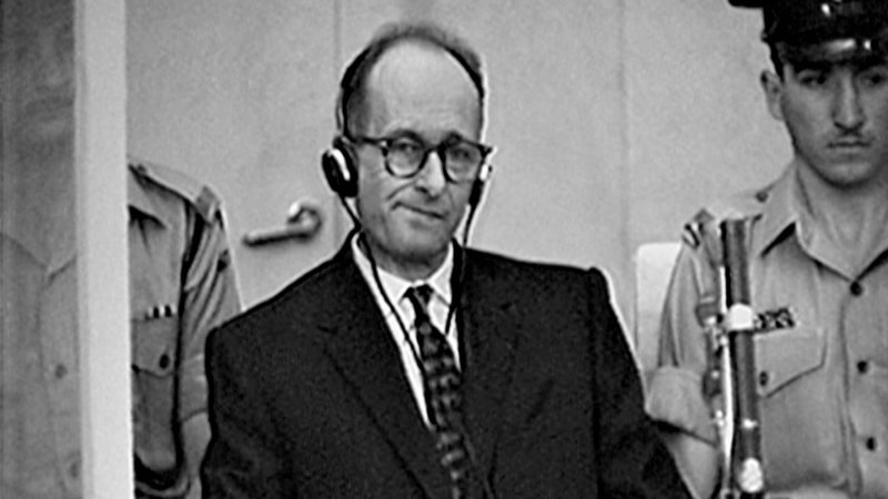 1961 wird vor dem Jerusalemer Bezirksgericht der Prozess gegen den SS-Obersturmbannführer Adolf Eichmann geführt. Hannah Arendts Buch darüber („Eichmann in Jerusalem“) löst eine internationale Kontroverse über die Verbrechen Nazi-Deutschlands aus. – Bild: WDR /​ © fernsehbüro