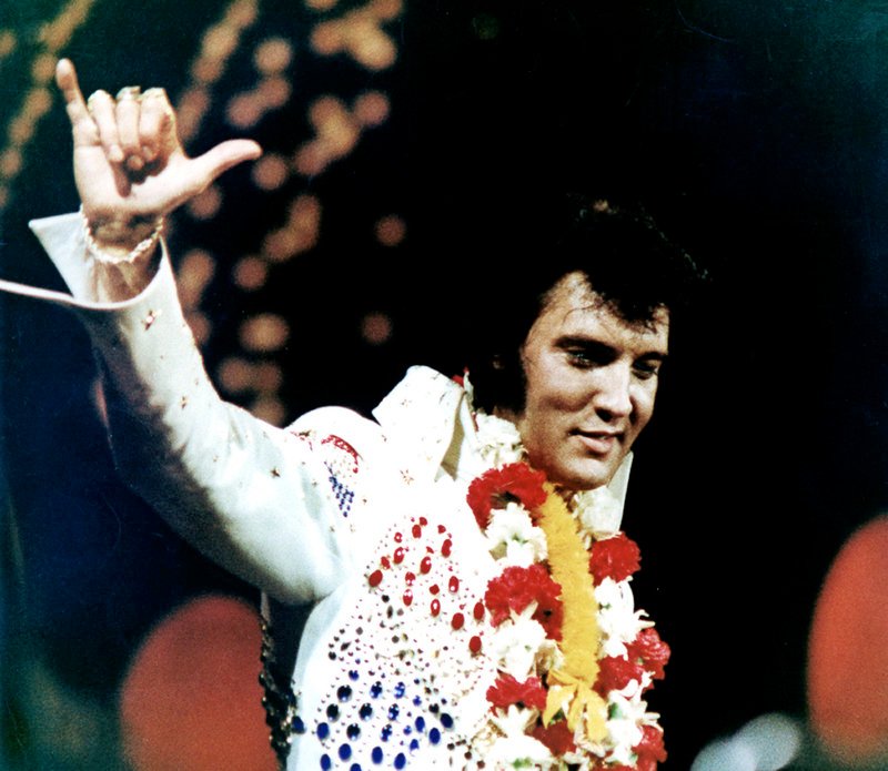 Elvis, der King of Rock ‚n‘ Roll, bei seinem Konzert in der Honolulu International Center Arena im Januar 1973 – Bild: ARTE /​ © EPE, Reg. U.S. Pat & TM Off.