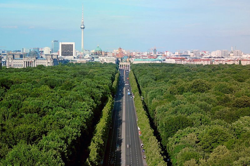 Die Mittagspause im deutschen Arbeitsalltag beträgt im Durchschnitt 20 Minuten.Zur ARTE-Sendung Deutschland, 24 Stunden 5: Die Mittagspause im deutschen Arbeitsalltag beträgt im Durchschnitt 20 Minuten. © Point du Jour Foto: ARTE France Honorarfreie Verwendung nur im Zusammenhang mit genannter Sendung und bei folgender Nennung „Bild: Sendeanstalt/Copyright“. Andere Verwendungen nur nach vorheriger Absprache: ARTE-Bildredaktion, Silke Wölk Tel.: +33 3 881 422 25, E-Mail: bildredaktion@arte.tv – Bild: ARTE France / © Point du Jour Die Mittagspause im deutschen Arbeitsalltag beträgt im Durchschnitt 20 Minuten.Zur ARTE-Sendung Deutschland, 24 Stunden 5: Die Mittagspause im deutschen Arbeitsalltag beträgt im Durchschnitt 20 Minuten. © Point du Jour Foto: ARTE France Honorarfreie Verwendung nur im Zusammenhang mit genannter Sendung und bei folgender Nennung „Bild: Sendeanstalt/Copyright“. Andere Verwendungen nur nach vorheriger Absprache: ARTE-Bildredaktion, Silke Wölk Tel.: +33 3 881 422 25, E-Mail: bildredaktion@arte.tv – Bild: ARTE France / © Point du Jour