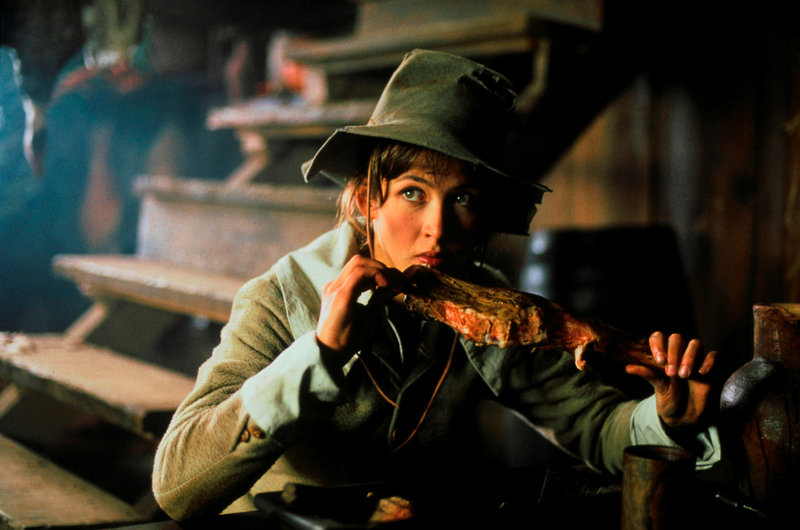 Auf der gefahrenvollen Reise nach Paris versucht sich Eloïse d'Artagnan (Sophie Marceau) als Mann durchzuschlagen. Um nicht aufzufallen, schreckt sie selbst vor üppiger Kost nicht zurück. – Bild: ARTE F / © 1993 Little Bear/Ciby Da/TF1 FP Auf der gefahrenvollen Reise nach Paris versucht sich Eloïse d'Artagnan (Sophie Marceau) als Mann durchzuschlagen. Um nicht aufzufallen, schreckt sie selbst vor üppiger Kost nicht zurück. – Bild: ARTE F / © 1993 Little Bear/Ciby Da/TF1 FP