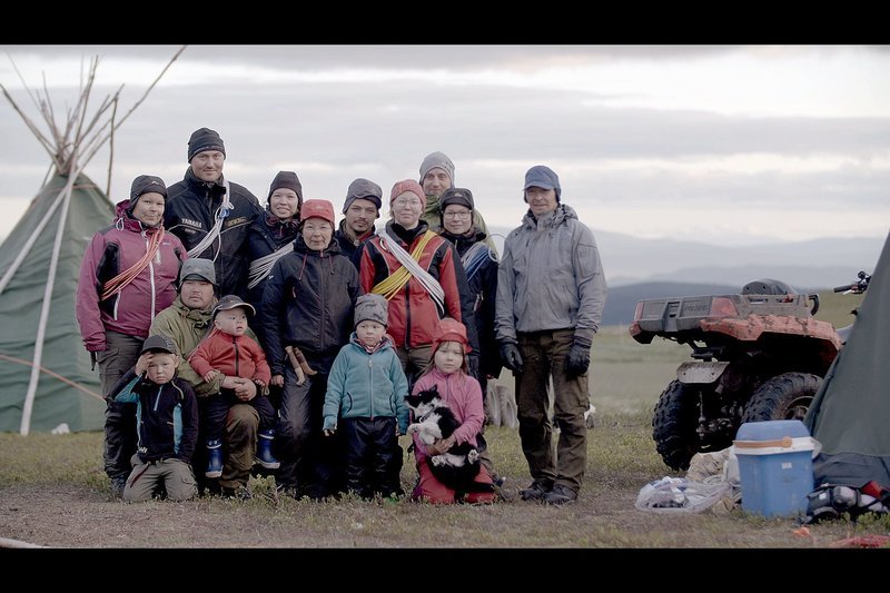 Bei den Familien der Samen ist sogar noch die Großcousine eine nahe Verwandte. – Bild: ARTE France Honorarfreie Verwendung nur im Zusammenhang mit genannter Sendung und bei folgender Nennung „Bild: Sendeanstalt/Copyright“. Andere Verwendungen nur nach vorheriger Absprache: ARTE-Bildreda Bei den Familien der Samen ist sogar noch die Großcousine eine nahe Verwandte. – Bild: ARTE France Honorarfreie Verwendung nur im Zusammenhang mit genannter Sendung und bei folgender Nennung „Bild: Sendeanstalt/Copyright“. Andere Verwendungen nur nach vorheriger Absprache: ARTE-Bildreda