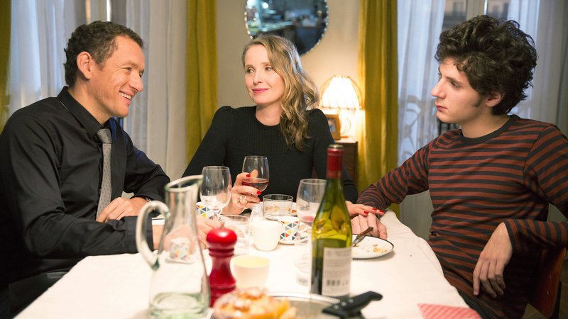 Lolo – Drei ist einer zu viel Dany Boon als Jean-René Graves, Julie Delpy als Violette, Vincent Lacoste als Lolo SRF/2016 NFP marketing & distribution – Bild: SRF2 Lolo – Drei ist einer zu viel Dany Boon als Jean-René Graves, Julie Delpy als Violette, Vincent Lacoste als Lolo SRF/2016 NFP marketing & distribution – Bild: SRF2