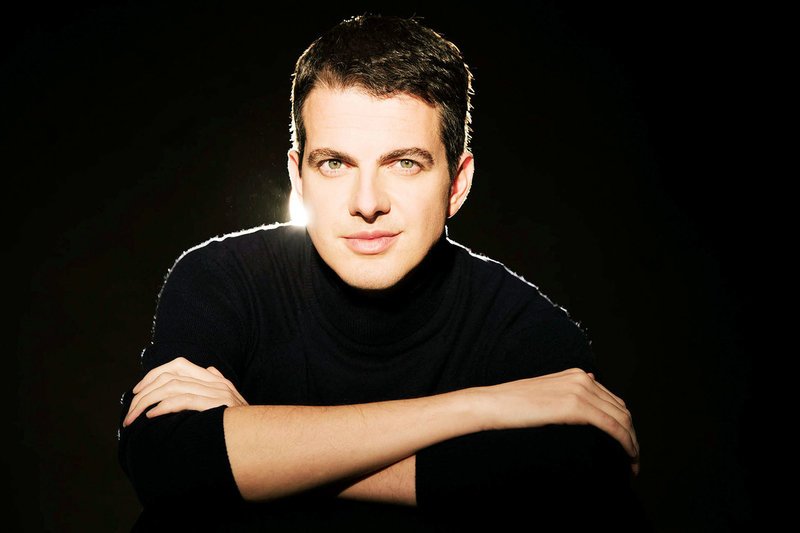 Der Countertenor Philippe Jaroussky kann auf zahlreiche Konzerte mit renommierten Ensembles, Orchestern und Musikern zurückblicken. In Opernhäusern und auf Konzertbühnen fühlt er sich gleichermaßen zu Hause. – Bild: arte Der Countertenor Philippe Jaroussky kann auf zahlreiche Konzerte mit renommierten Ensembles, Orchestern und Musikern zurückblicken. In Opernhäusern und auf Konzertbühnen fühlt er sich gleichermaßen zu Hause. – Bild: arte