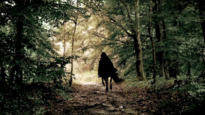 Aus J.R.R. Tolkiens Fantasie entstanden neben einzelnen Figuren wie Gandalf, Bilbo und Frodo auch ein Lebensraum im Wald. – Bild: ARTE F /​ © Cie des Phares & Balises