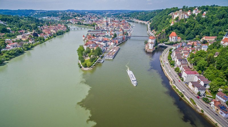 Hier wird’s bunt: In Passau fließen Ill, Donau und Filz ineinander. – Bild: SWR Hier wird’s bunt: In Passau fließen Ill, Donau und Filz ineinander. – Bild: SWR