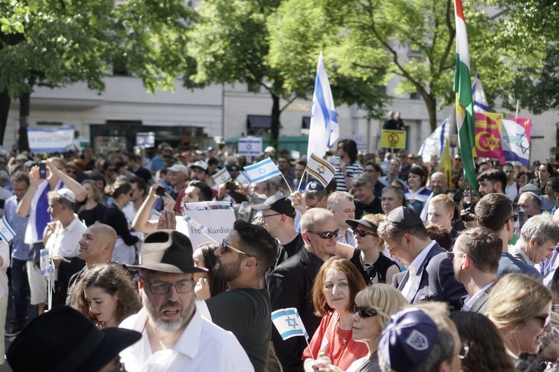 Eine jüdische Kundgebung in Berlin. – Bild: ZDF und Spiegel TV. Eine jüdische Kundgebung in Berlin. – Bild: ZDF und Spiegel TV.
