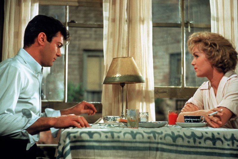 Pete Hammond Jr. (Tony Curtis, l.); Peggy Brown (Debbie Reynolds, r.) – Bild: TM & © 2003 by Paramount Pictures Corporation. All Rights Reserved. Lizenzbild frei Pete Hammond Jr. (Tony Curtis, l.); Peggy Brown (Debbie Reynolds, r.) – Bild: TM & © 2003 by Paramount Pictures Corporation. All Rights Reserved. Lizenzbild frei