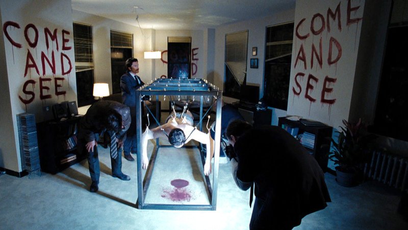 Detective Breslin (Dennis Quaid) bekommt es mit einer Serie mysteriöser Ritualmorde zu tun.. – Bild: RTL Zwei