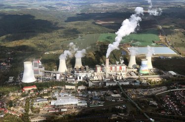 In das Kraftwerk im polnischen Turów wurde ein neuer Filter eingebaut. Aber verbessert der wirklich die Luftqualität? – Bild: arte In das Kraftwerk im polnischen Turów wurde ein neuer Filter eingebaut. Aber verbessert der wirklich die Luftqualität? – Bild: arte