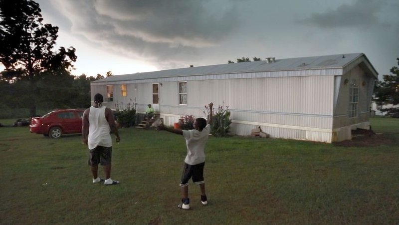 Das Haus von Quincy Bryant, einem jungen Afroamerikaner aus dem ländlichen Hale County in Alabama – Bild: ART
