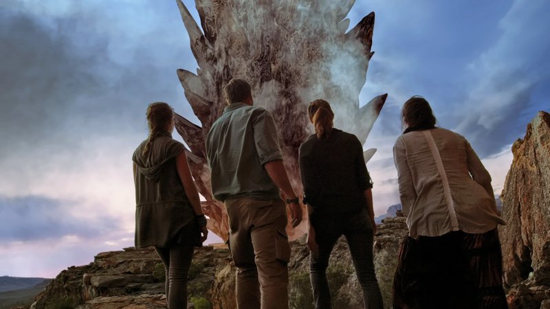 Es ist sechsarmig, riesig und eine Katastrophe: Bei Bohrungen wecken Arbeiter ein Monster in der Tiefsee. Es ist so mächtig und stark, nicht einmal das Militär wird mit dem Untier fertig. Ist es ein Kaiju? Jetzt ist eine japanische Monster-Expertin gefragt. Doch die will noch mehr Bestien wecken. Sie sollen sich gegenseitig auslöschen. Eine gute Idee? – Bild: Smart Media GmbH Es ist sechsarmig, riesig und eine Katastrophe: Bei Bohrungen wecken Arbeiter ein Monster in der Tiefsee. Es ist so mächtig und stark, nicht einmal das Militär wird mit dem Untier fertig. Ist es ein Kaiju? Jetzt ist eine japanische Monster-Expertin gefragt. Doch die will noch mehr Bestien wecken. Sie sollen sich gegenseitig auslöschen. Eine gute Idee? – Bild: Smart Media GmbH