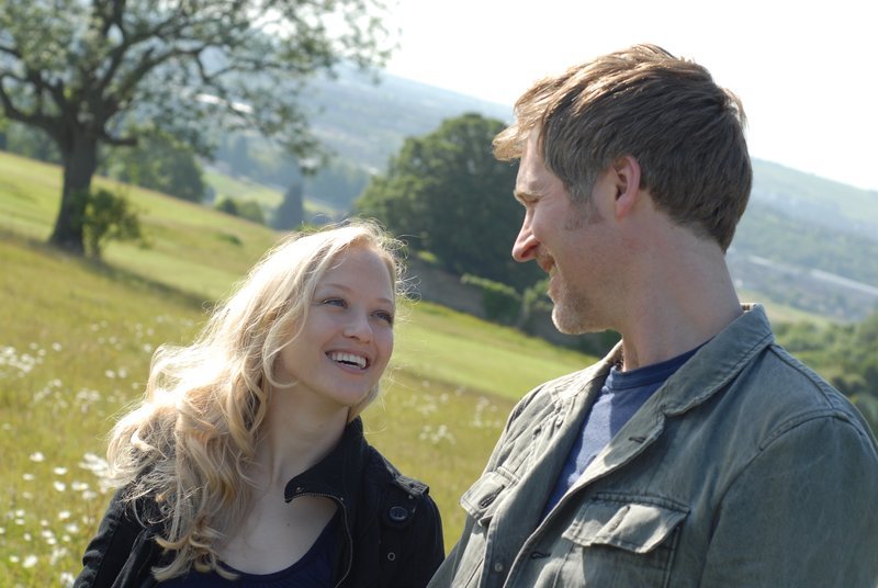 Reconstruction of Sandy Scoggin (Rebecca Kiser) and Joe Slowinski (Jamie Menard) on a country walk.Picture shows: Reconstruction of Sandy Scoggin (Rebecca Kiser) and Joe Slowinski (Jamie Menard) on a country walk.Charlie Bingham (c) – Bild: Copyright: Discovery Communications, Inc. EMEA/UK Editorial Use Only Reconstruction of Sandy Scoggin (Rebecca Kiser) and Joe Slowinski (Jamie Menard) on a country walk.Picture shows: Reconstruction of Sandy Scoggin (Rebecca Kiser) and Joe Slowinski (Jamie Menard) on a country walk.Charlie Bingham (c) – Bild: Copyright: Discovery Communications, Inc. EMEA/UK Editorial Use Only