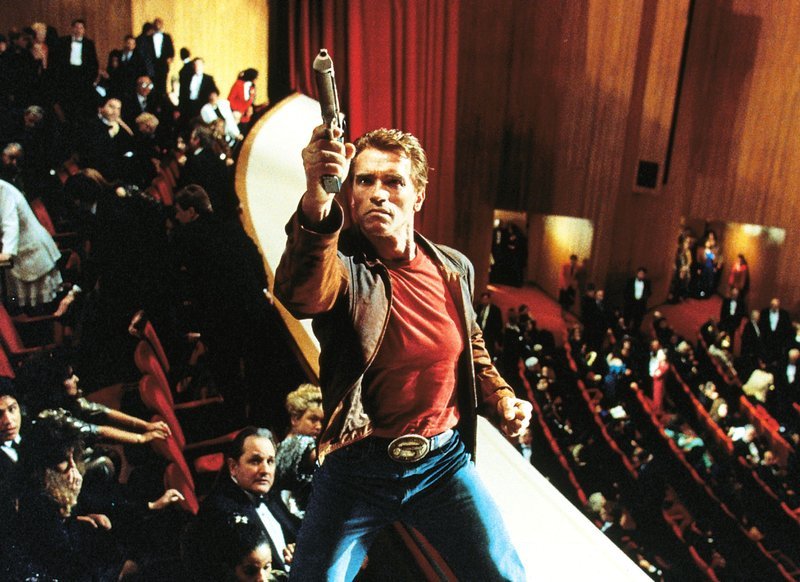 Arnold Schwarzenegger als Superheld Jack Slater – Bild: RTL