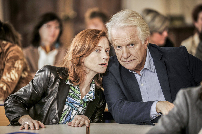 Isabelle Huppert (Agathe Novic), André Dussolier (François Dambreville). – Bild: ORF Isabelle Huppert (Agathe Novic), André Dussolier (François Dambreville). – Bild: ORF