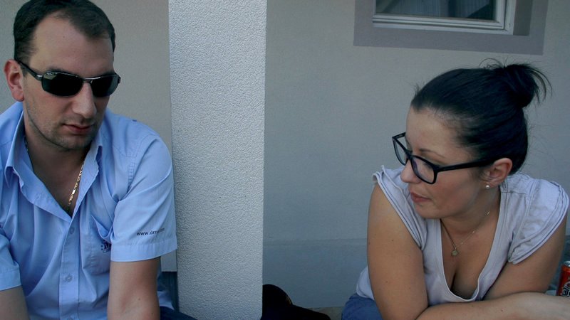 Von Toten umgeben im Beruflichen wie im Privaten. Bata und Tanja – ein Paar, ein Job, kein Leben. – Bild: ZDF /​ © Dragan Nikolic