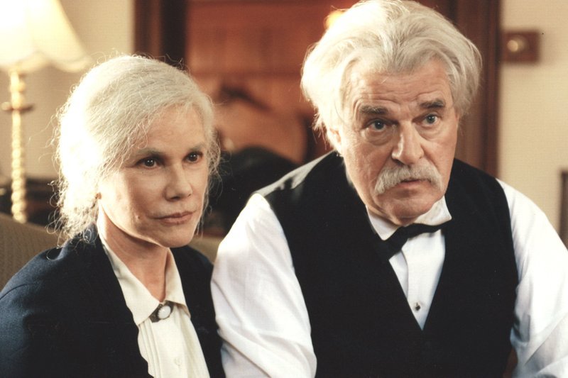 Der gealterte Albert Schweitzer (Jeroen Krabbé) und seine Frau Helene (Barbara Hershey) können auf ein reiches Lebenswerk zurückblicken. – Bild: ARD Degeto/​NFP