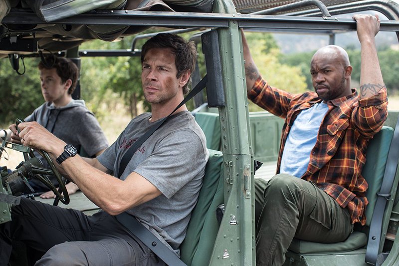 Matt (Mattew Pohlkamp,m.), Rick (Erich Riegelmann) und Rodney (Jay Cardell) versuchen die andreren Familienmitglieder zu finden. – Bild: Smart Media Matt (Mattew Pohlkamp,m.), Rick (Erich Riegelmann) und Rodney (Jay Cardell) versuchen die andreren Familienmitglieder zu finden. – Bild: Smart Media
