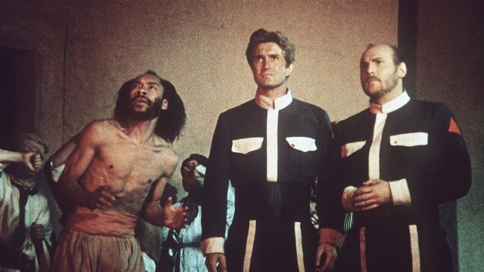 V.l.n.r.: Sharu (Wilbert Bradley), Cmdr. Rod Jackson (Jack Stuart), General Norton (Enzo Fiermonte) – Bild: KirchMedia GmbH & Co. KG aA V.l.n.r.: Sharu (Wilbert Bradley), Cmdr. Rod Jackson (Jack Stuart), General Norton (Enzo Fiermonte) – Bild: KirchMedia GmbH & Co. KG aA
