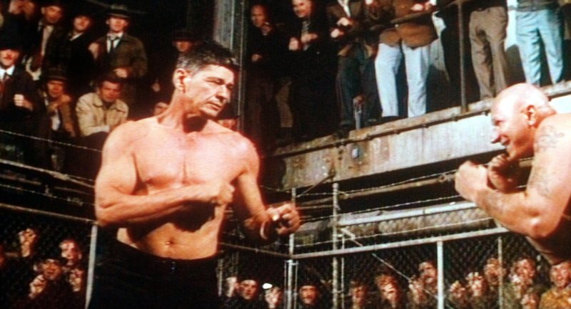 Bei einem illegalen Boxkampf will sich der arbeitslose Chaney (Charles Bronson, l.) ein Paar Dollar verdienen … – Bild: Columbia Pictures Lizenzbild frei