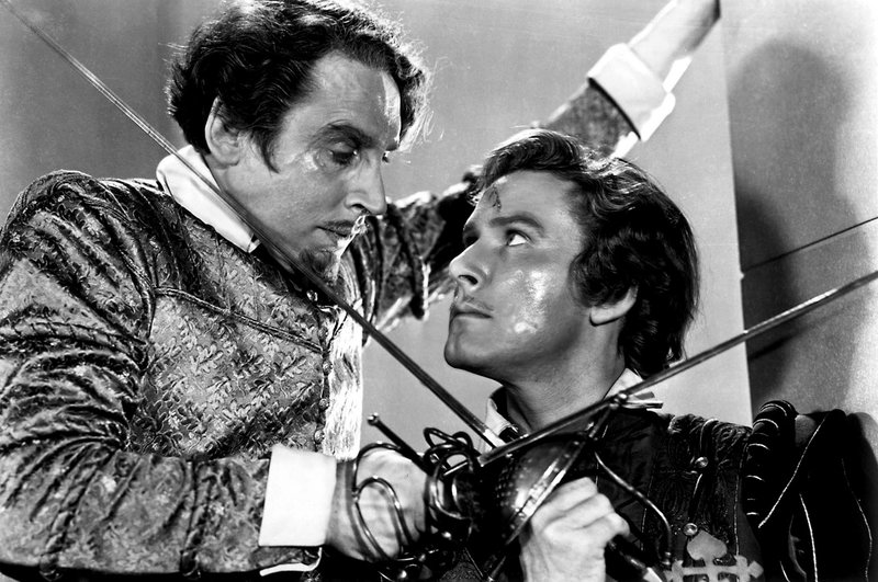 Kapitän Lopez (Gilbert Roland, li.) und Kapitän Thorpe (Errol Flynn, re.) – Bild: ARTE / © Warner Bros. Kapitän Lopez (Gilbert Roland, li.) und Kapitän Thorpe (Errol Flynn, re.) – Bild: ARTE / © Warner Bros.