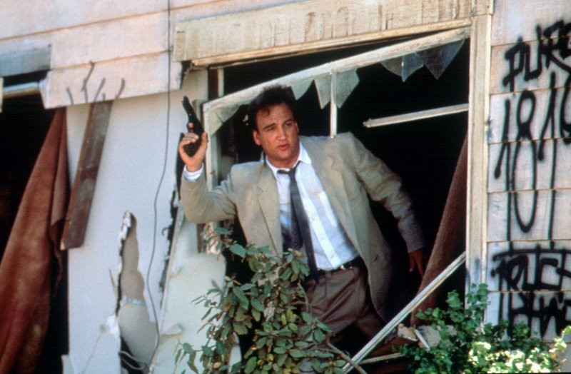 Der eigenwillige San-Diego-Bulle Thomas Dooley (James Belushi) ist besessen von der Idee, einen scheinbar seriösen Geschäftsmann als Drogenschieber zu überführen. – Bild: VOX / Universal Der eigenwillige San-Diego-Bulle Thomas Dooley (James Belushi) ist besessen von der Idee, einen scheinbar seriösen Geschäftsmann als Drogenschieber zu überführen. – Bild: VOX / Universal