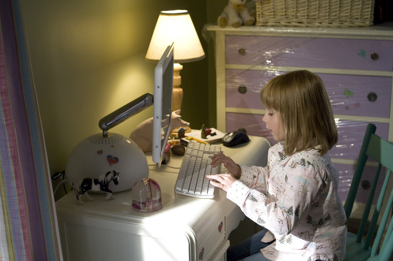 Chaos unterm Weihnachtsbaum – Bild: ZDF und Dan Power