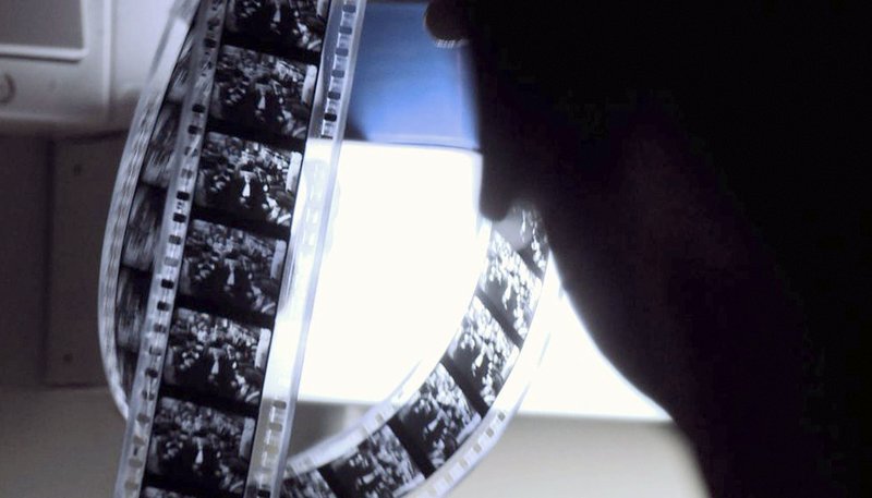 MDR Fernsehen GEHEIMSACHE GHETTOFILM, „Das Warschauer Ghetto und die Propaganda der Nazis“, am Sonntag (29.01.12) um 23:40 Uhr. Ein Jahrzehnt nach Kriegsende fanden sich einzelne Filmkopien ohne Tonspur, ohne Titel und Abspann, lakonisch beschriftet mit dem Wort „Ghetto“. Es ist die Rohfassung des einzigen nationalsozialistischen Films aus dem größten von den Deutschen errichteten Ghetto – dem Ghetto von Warschau. – Bild: MDR/Transit Films/Bundesarchiv MDR Fernsehen GEHEIMSACHE GHETTOFILM, „Das Warschauer Ghetto und die Propaganda der Nazis“, am Sonntag (29.01.12) um 23:40 Uhr. Ein Jahrzehnt nach Kriegsende fanden sich einzelne Filmkopien ohne Tonspur, ohne Titel und Abspann, lakonisch beschriftet mit dem Wort „Ghetto“. Es ist die Rohfassung des einzigen nationalsozialistischen Films aus dem größten von den Deutschen errichteten Ghetto – dem Ghetto von Warschau. – Bild: MDR/Transit Films/Bundesarchiv