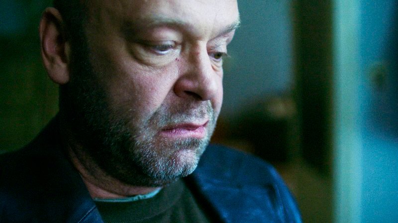 Janusz’ getrennt von ihm lebende Frau ist plötzlich verstorben. – Bild: MDR/Filmuniversität Babelsberg Konrad Wolf Janusz’ getrennt von ihm lebende Frau ist plötzlich verstorben. – Bild: MDR/Filmuniversität Babelsberg Konrad Wolf