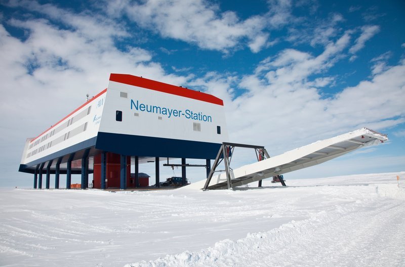 Die deutsche Forschungsstation Neumayer-Station III in der Antarktis. – Bild: phoenix/​Alfred-Wegener-Institut/​Thomas Steuer