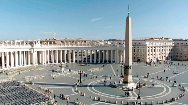 Petersplatz in Rom. Weiteres Bildmaterial finden Sie unter www.br-foto.de. – Bild: BR/​MDR/​LOOKSfilm