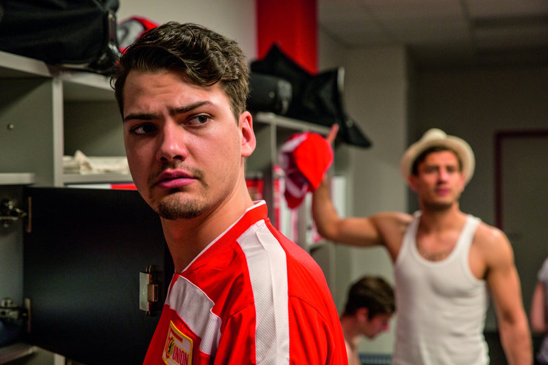 Seitenwechsel – Bild: 2016 H&V Entertainment GmbH/​SevenPictures Film GmbH/​Warner Bros. Entertainment GmbH. All rights reserved.