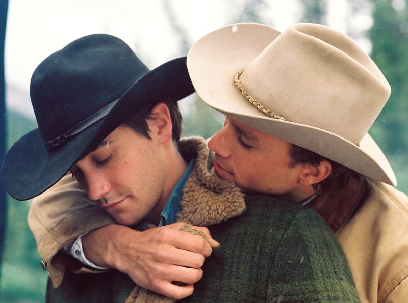 Wagen es nicht, ihre Liebe öffentlich zu machen: Die Cowboys Ennis (Heath Ledger, re.) und Jack (Jake Gyllenhaal). – Bild: ARD Degeto