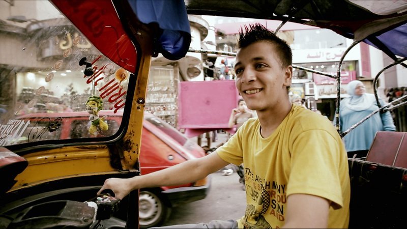 Sharon arbeitet bereits seit Jahren als Tuk-Tuk Fahrer in Kairos Straßen. – Bild: Geo Television