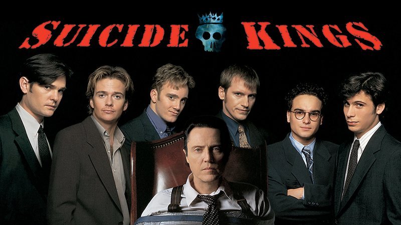 Suicide Kings – Artwork – (v.l.n.r.) Henry Thomas (Avery Chasten); Sean Patrick Flanery (Max Minot); Jay Mohr (Brett Cambell); Johnny Galecki (Ira Reder); Denis Leary (Lono Veccio); Jeremy Sisto (T. K.); Christopher Walken (Carlo Bartolucci /​ Charlie Barret) – Bild: 1997 LIVE Film and Mediaworks Inc. All Rights Reserved. Lizenzbild frei