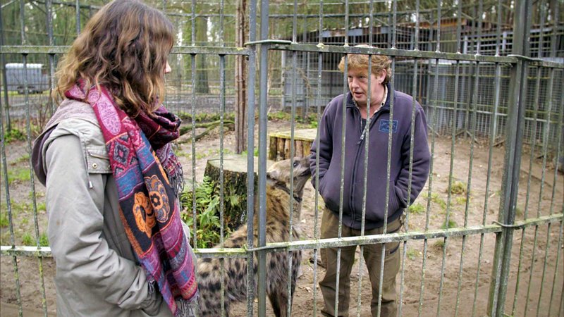 Reporterin Lily zu Besuch in der Filmtierschule Harsch – Bild: RTL Zwei
