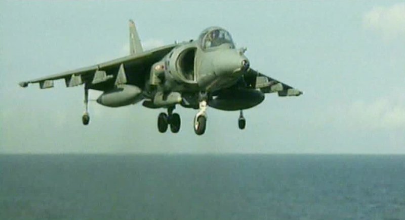 Senkrechtstartende Flugzeuge können immense Vorteile haben. Es erleichtert beispielsweise das Landen und Starten auf einem Flugzeugträger. – Bild: N24 Doku