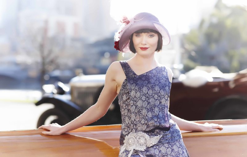 Miss Fishers mysteriöse Mordfälle S01E05 Tod durch Gift (Raisins And