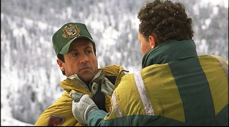 Ein tragischer Unfall hat die beiden Freunde Gabe (Sylvester Stallone) und Hal (Michael Rooker) zu erbitterten Feinden werden lassen.. – Bild: RTL 2 (DE)