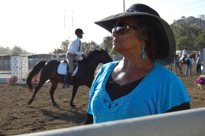 Mayisha Akbar im Los Angeles Equestrian Center. – Bild: RTL Living