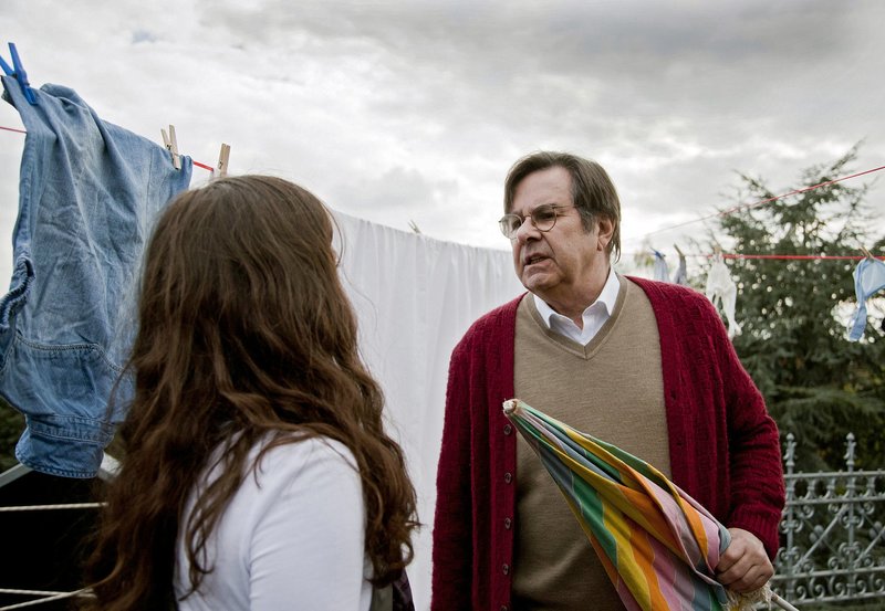 Der Mann, der alles kann – Bild: rbb/​Degeto/​Carsten Schick