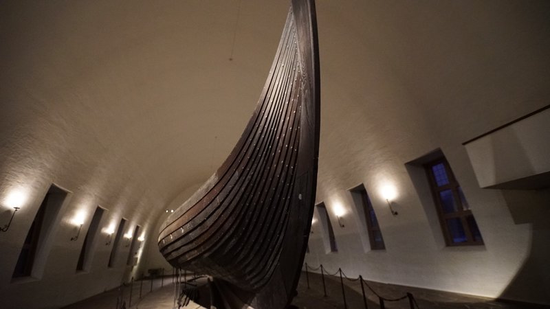 Replik eines Wikinger-Schiffs im Museum in Oslo. – Bild: MG RTL D