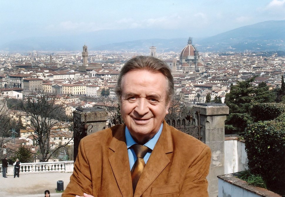 SR Fernsehen KEIN SCHÖNER LAND, „Florenz“, am Samstag (24.08.13) um 15:15 Uhr. Kammersänger und Moderator Günter Wewel blickt vom „Piazzale Michelangelo“ auf die einzigartige Stadt Florenz, die Metropole der großen Namen. Günter Wewel singt „Überall auf der Welt“ aus „Nabucco“ und „Guten Abend, gut’ Nacht“. – Bild: hr-fernsehen