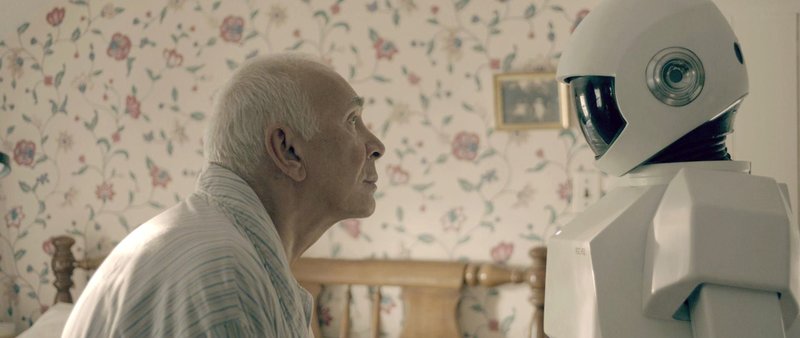 MDR Fernsehen ROBOT & FRANK, "Robot & Frank", am Freitag (17.04.15) um 12:35 Uhr. Frank (Frank Langella), ehemals ein berühmter Juwelendieb, bekommt von seinem Sohn einen Pflegeroboter aufgedrängt. – Bild: MDR/Senator MDR Fernsehen ROBOT & FRANK, "Robot & Frank", am Freitag (17.04.15) um 12:35 Uhr. Frank (Frank Langella), ehemals ein berühmter Juwelendieb, bekommt von seinem Sohn einen Pflegeroboter aufgedrängt. – Bild: MDR/Senator