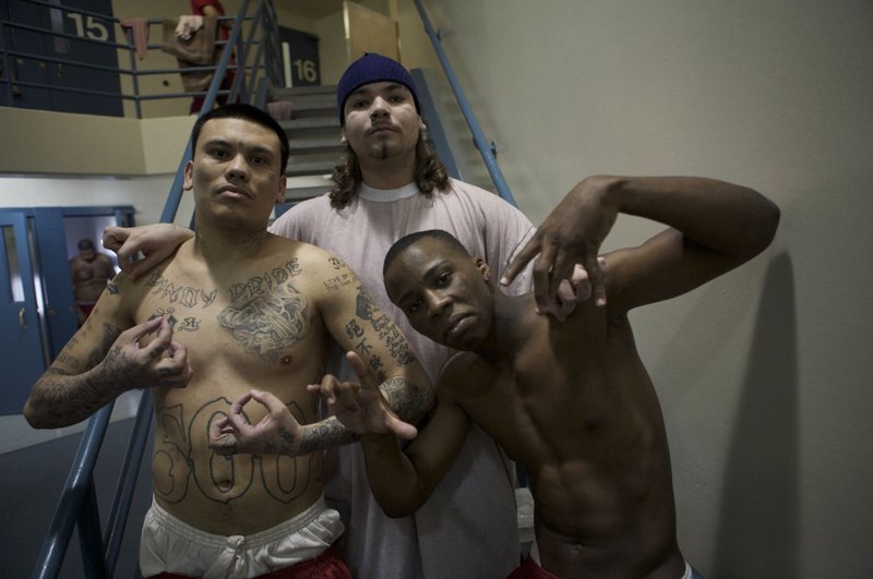 Insgesamt sind über 4.000 Verbrecher im Oakland County Jail inhaftiert. Es ist die fünftgrößte Haftanstalt der USA. Brutale Gangs bestimmen hier den Alltag. – Bild: N24 Doku