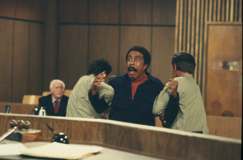 Vielleicht wäre die Gefängnisstrafe für Joe Braxton (Richard Pryor, 2.v.r.) doch besser gewesen, als die Sozialstunden … – Bild: Paramount Pictures Lizenzbild frei