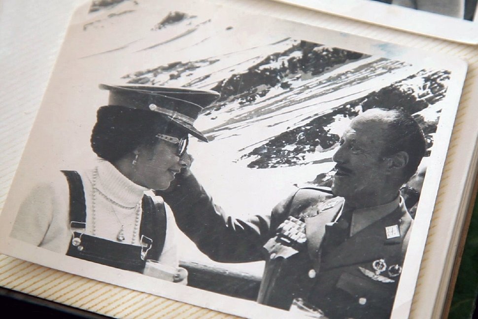 Im Jahr 2007 erfährt Lissette Orozco (nicht im Bild), dass ihre Tante Adriana Riva, ihr Idol aus Kindertagen, für das Pinochet-Regime gearbeitet hat. – Bild: arte