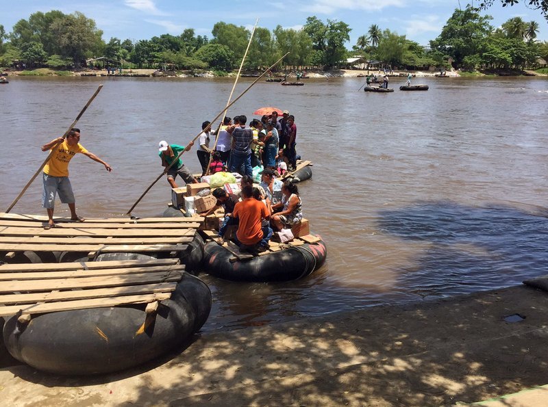 „Letzter Ausweg Flucht – Höllentrip durch Lateinamerika „ zeichnet den Weg und die Gefahren nach, in die die Flüchtlinge sich begeben, wenn sie Mexiko durchqueren. – Bild: PHOENIX/​ARD-Studio Mexiko