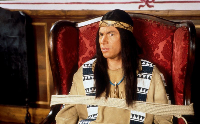 Ein Apache in der Patsche: Winnetouch (Michael „Bully“ Herbig) … – Bild: Puls 4